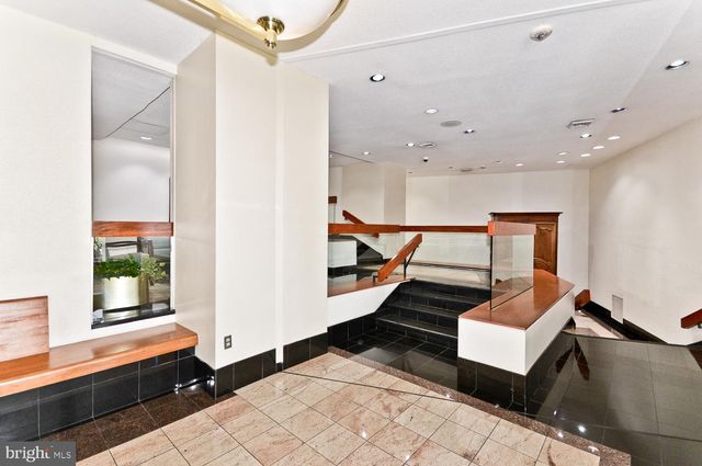 $315,000 | 203 Yoakum Parkway, Unit 709, Alexandria, VA 22304