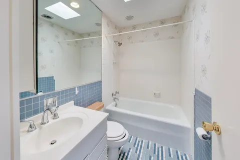 $899,000 | 528 Koerper Court, Wilmette, IL 60091