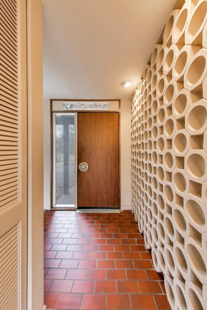 528 Koerper Court Wilmette, IL 60091 - Photo 5 of 51