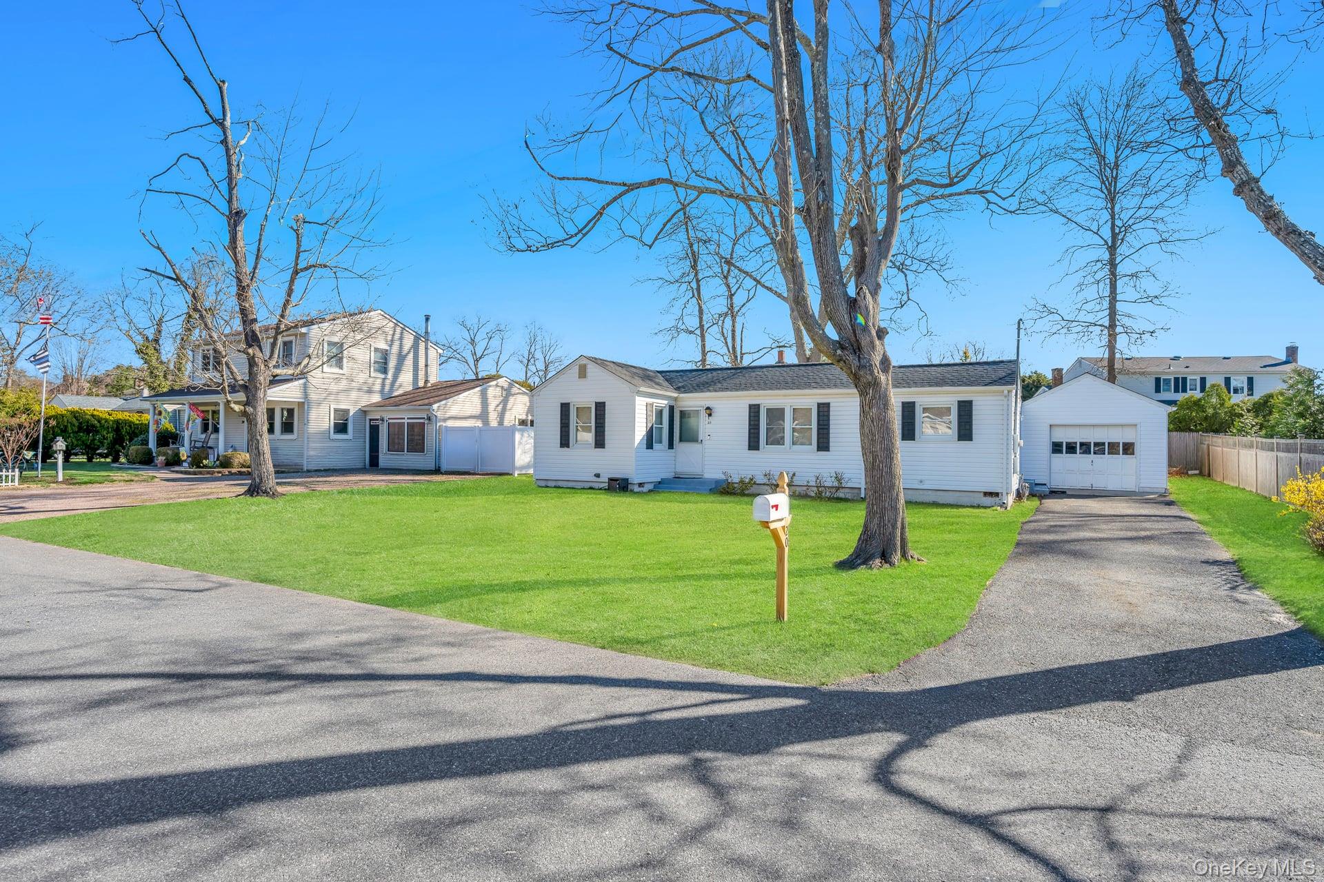 20 Willyn Road Blue Point, NY 11715 - Photo 5 of 33