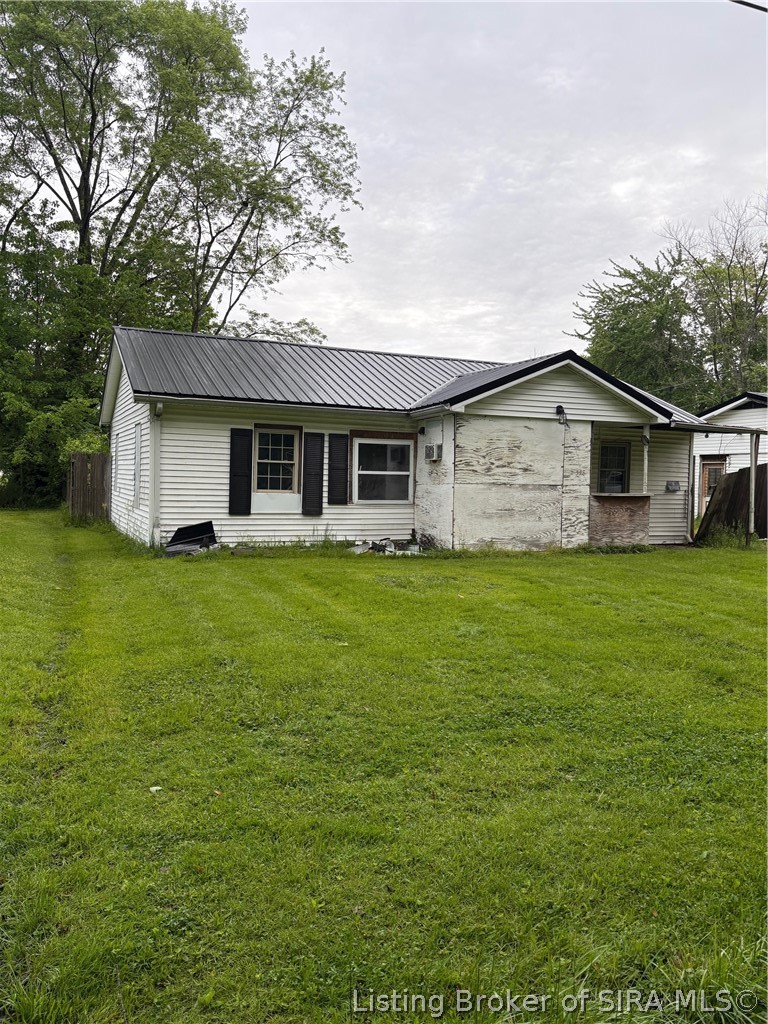 558 North Street Austin, IN 47102 - Photo 3 of 6