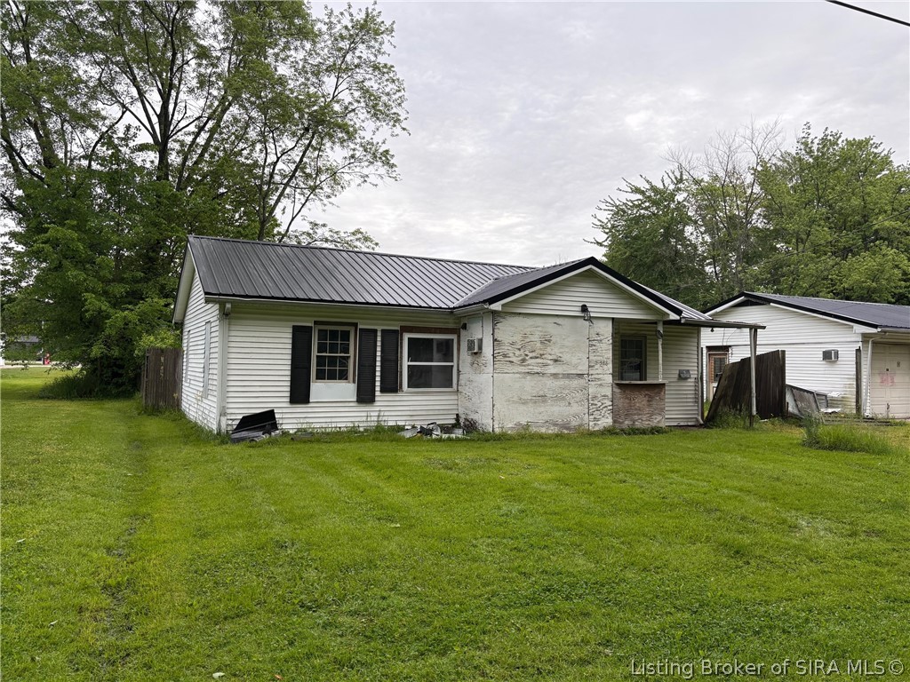 558 North Street Austin, IN 47102 - Photo 4 of 6
