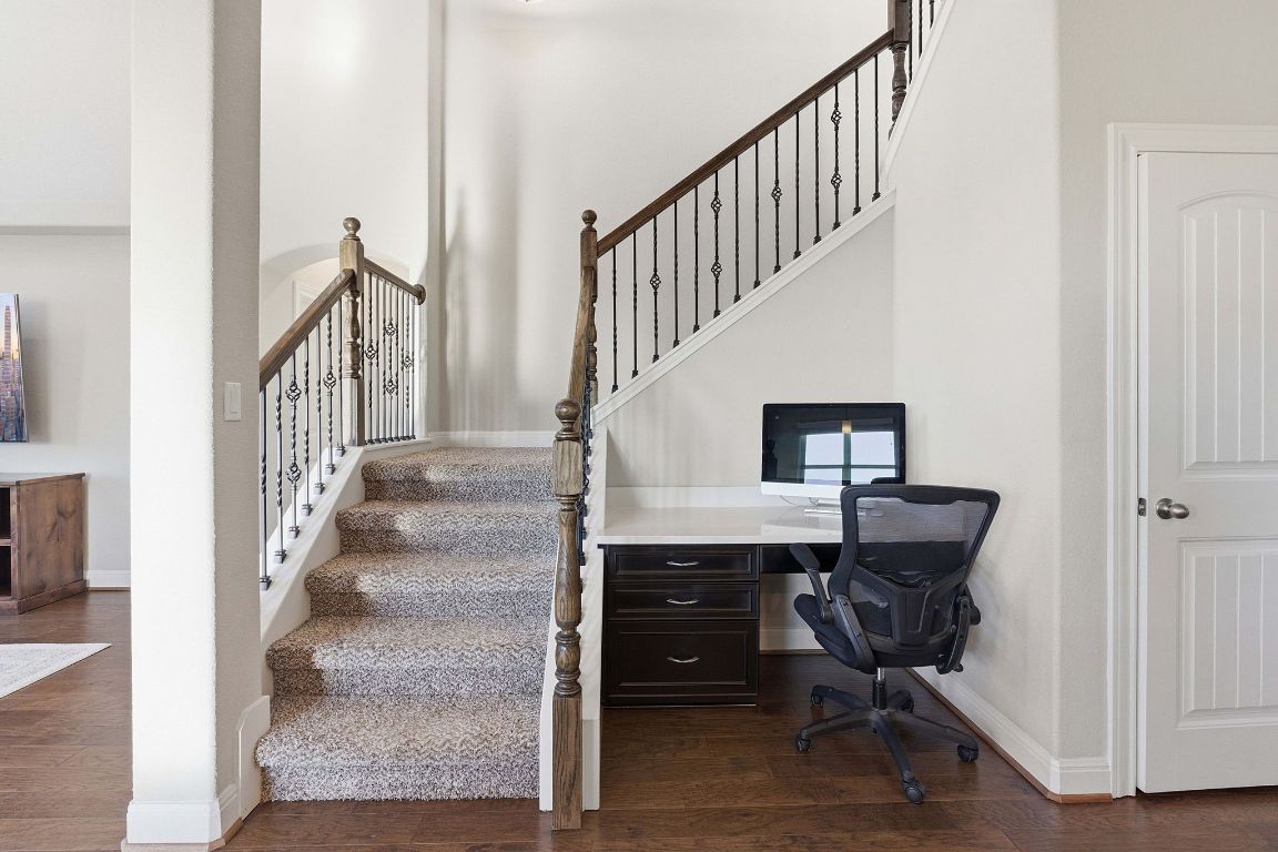15604 Cabrillo Way Austin, TX 78738 - Photo 4 of 33 a view of entryway and hall with wooden floor