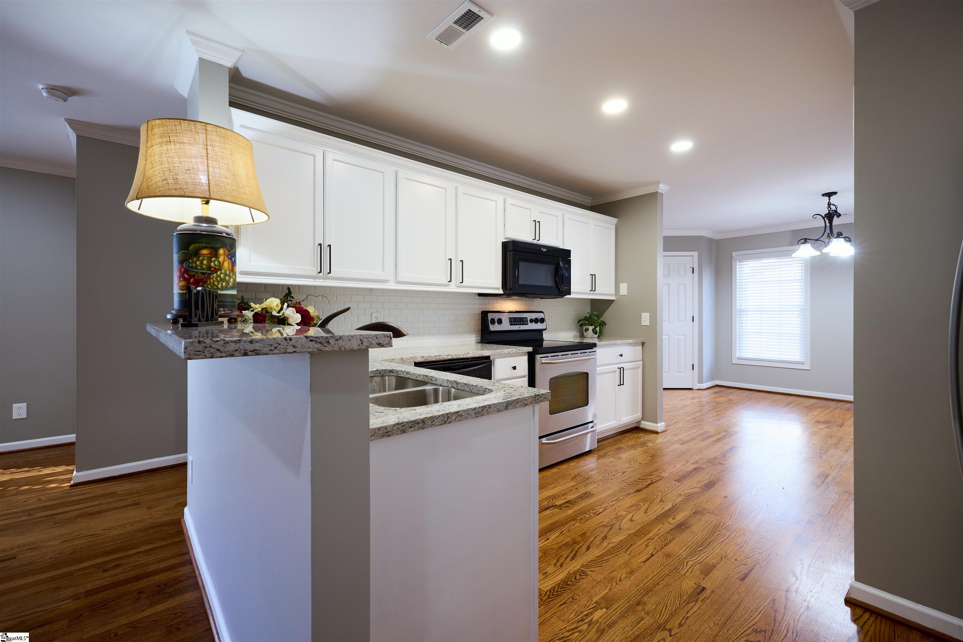 1132 East Lee Road Taylors, SC 29687 - Photo 13 of 38