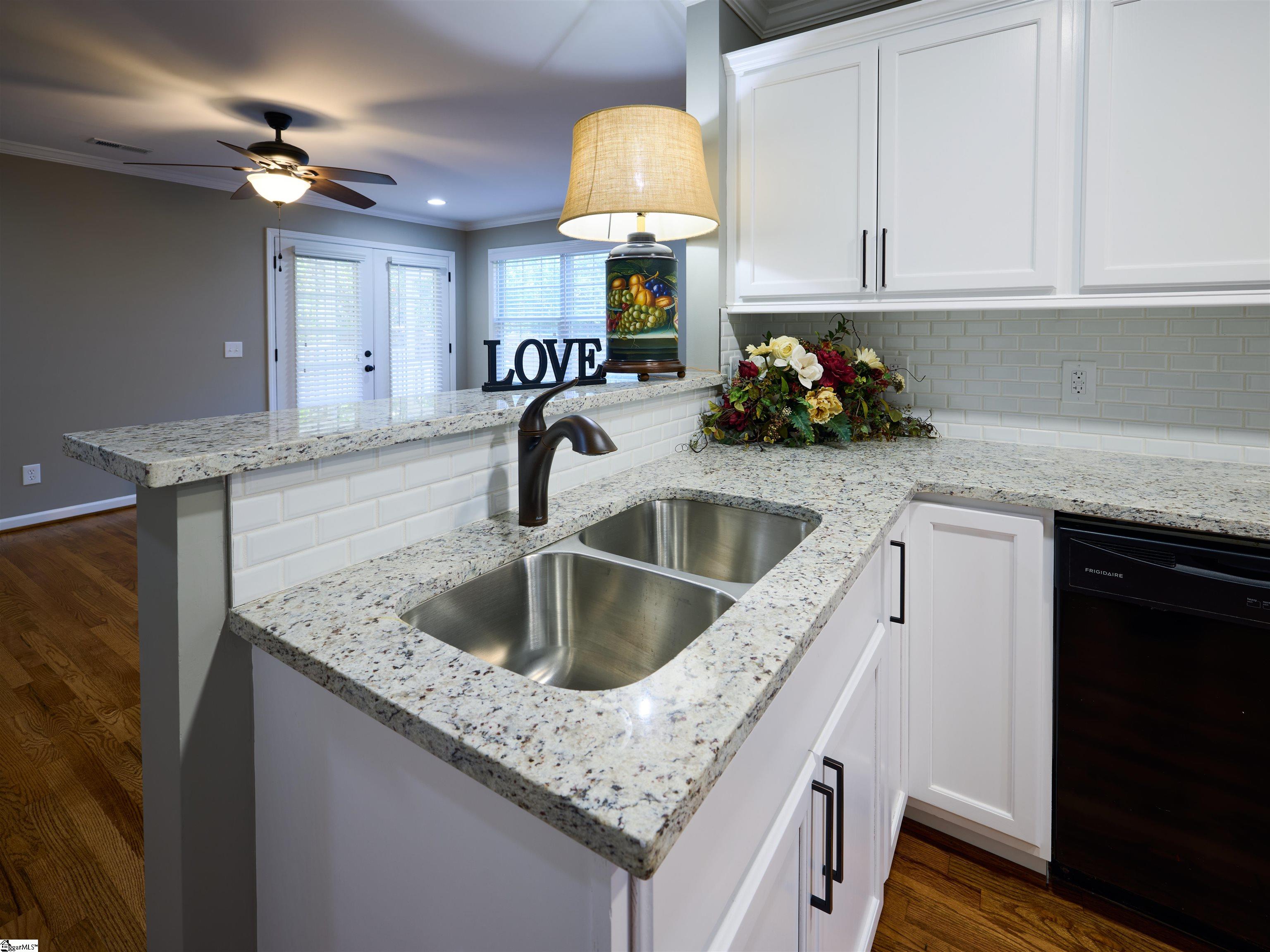 1132 East Lee Road Taylors, SC 29687 - Photo 7 of 38