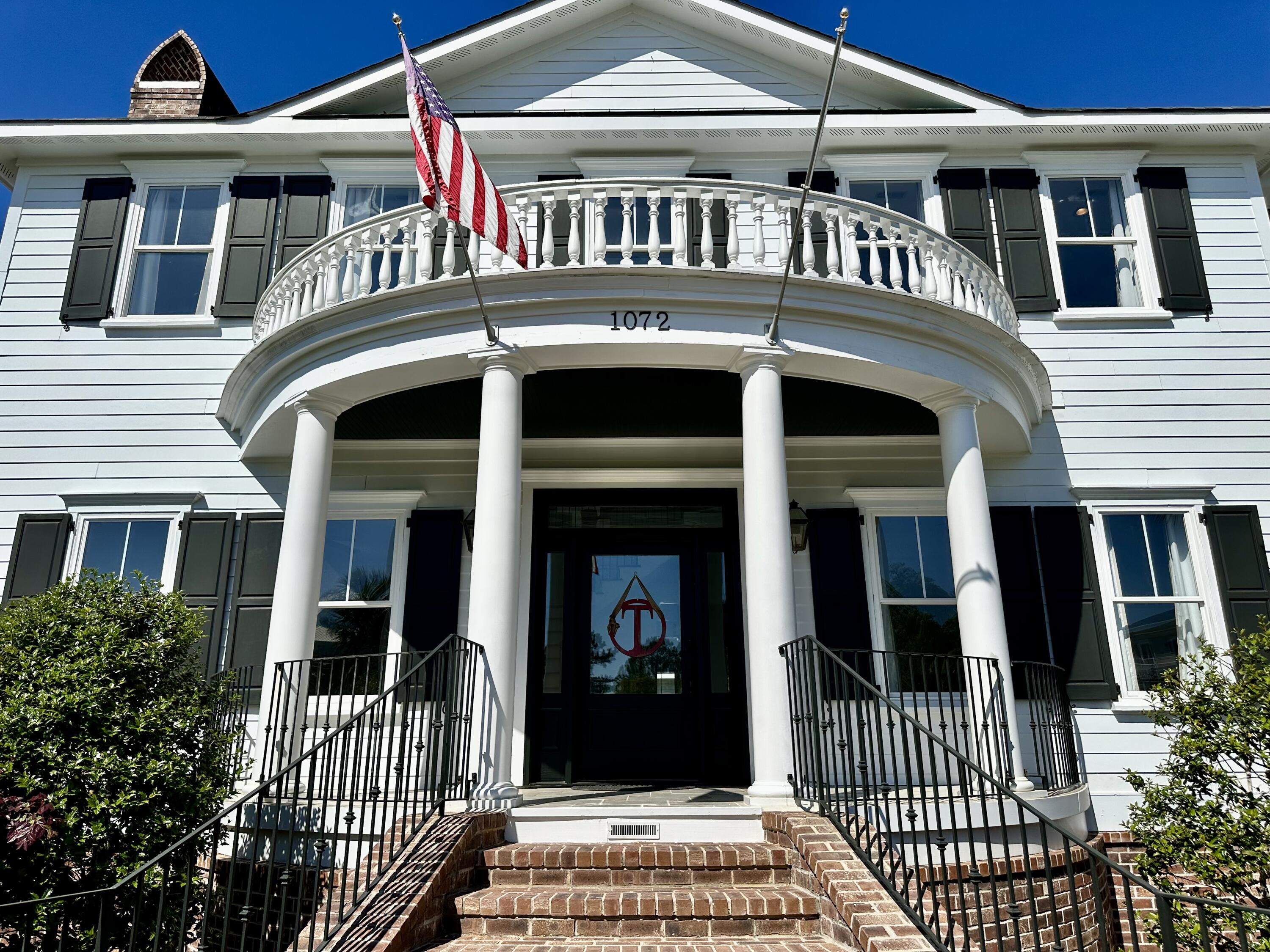 1072 Rivershore Road Charleston, SC 29492 - Photo 4 of 69 4 Front Porch
