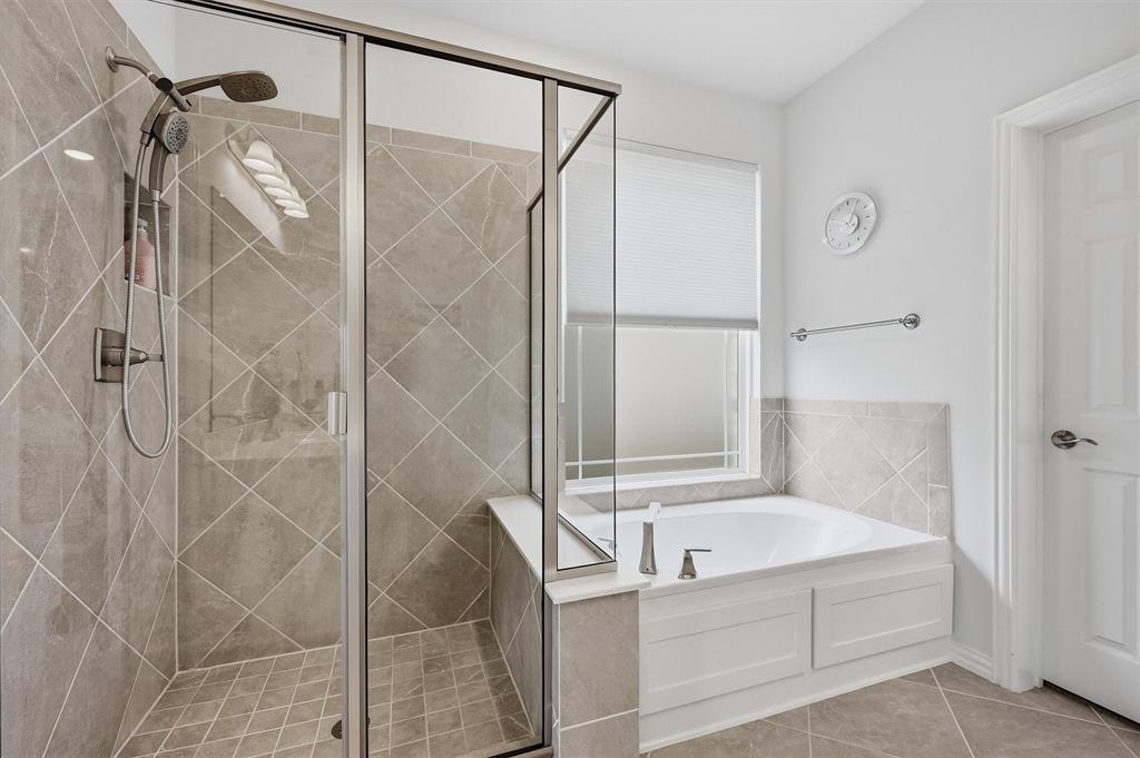 809 Violet Way Celina, TX 75009 - Photo 23 of 38 Primary Bath with Garden Tub