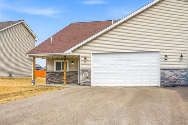 $275,000 | 405 East Cheyenne Street, Roberts, WI 54023