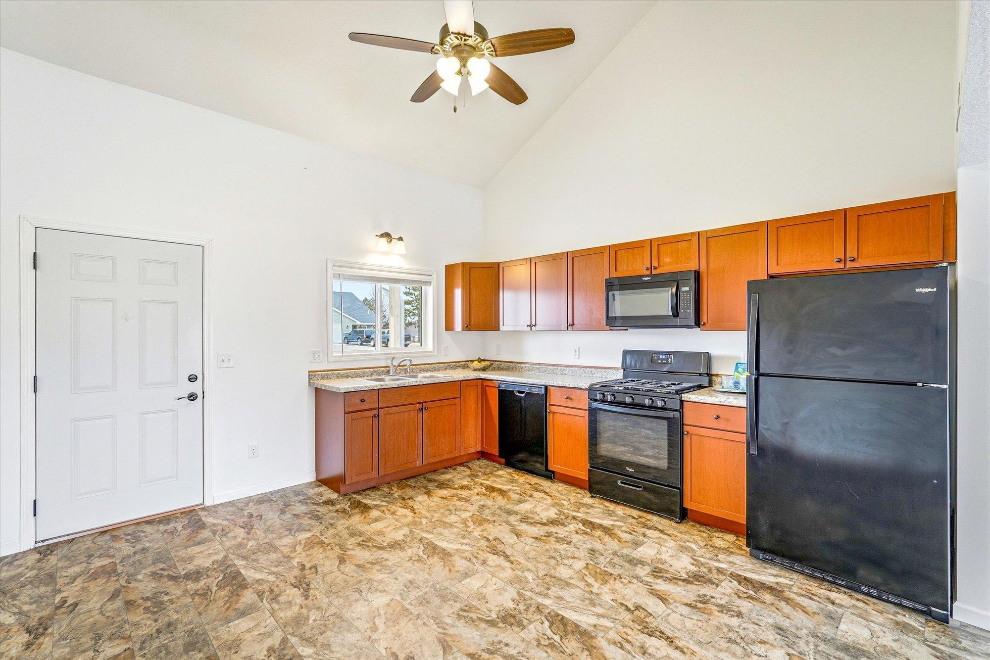 405 East Cheyenne Street Roberts, WI 54023 - Photo 11 of 36