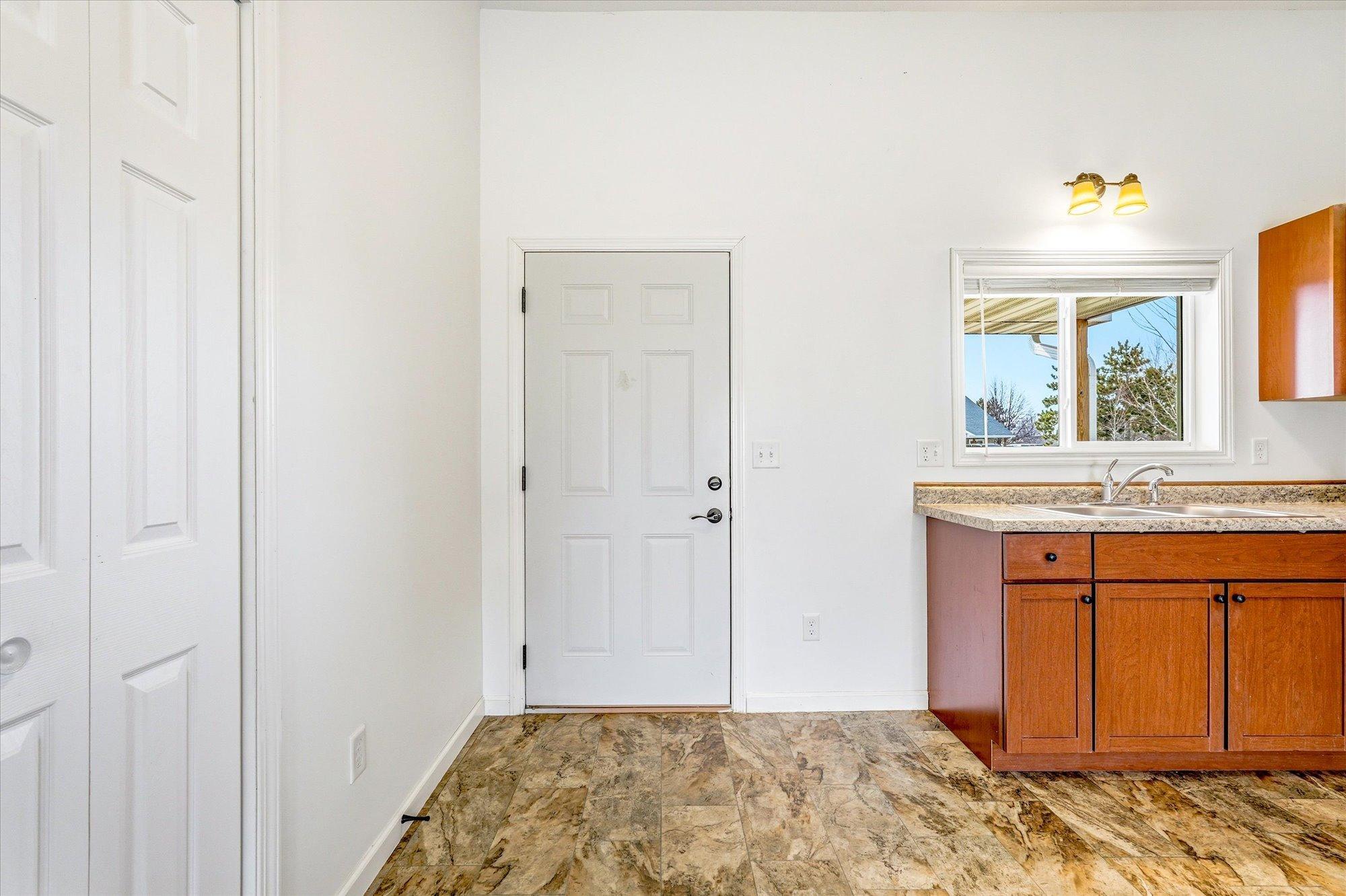 405 East Cheyenne Street Roberts, WI 54023 - Photo 6 of 36