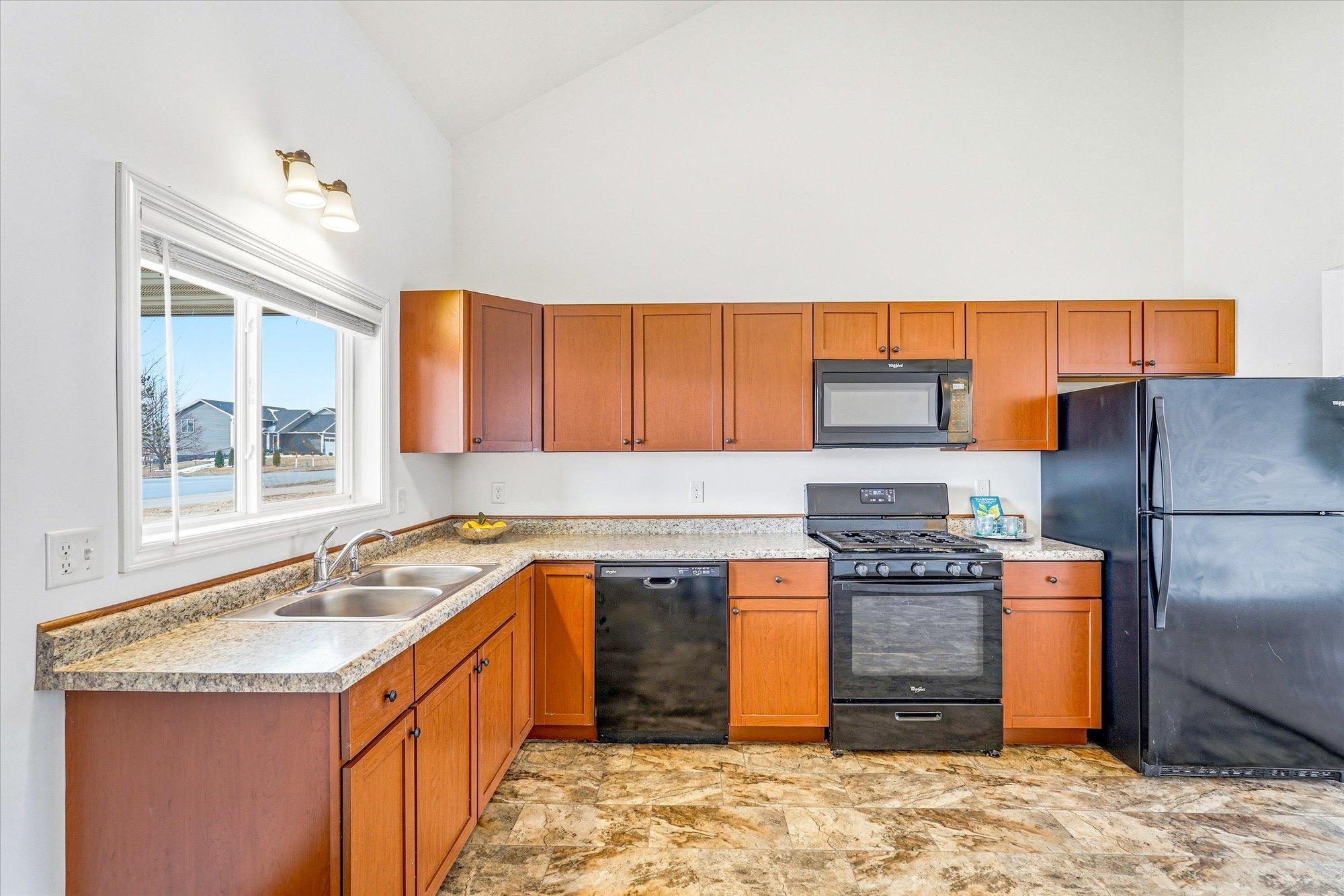 405 East Cheyenne Street Roberts, WI 54023 - Photo 8 of 36