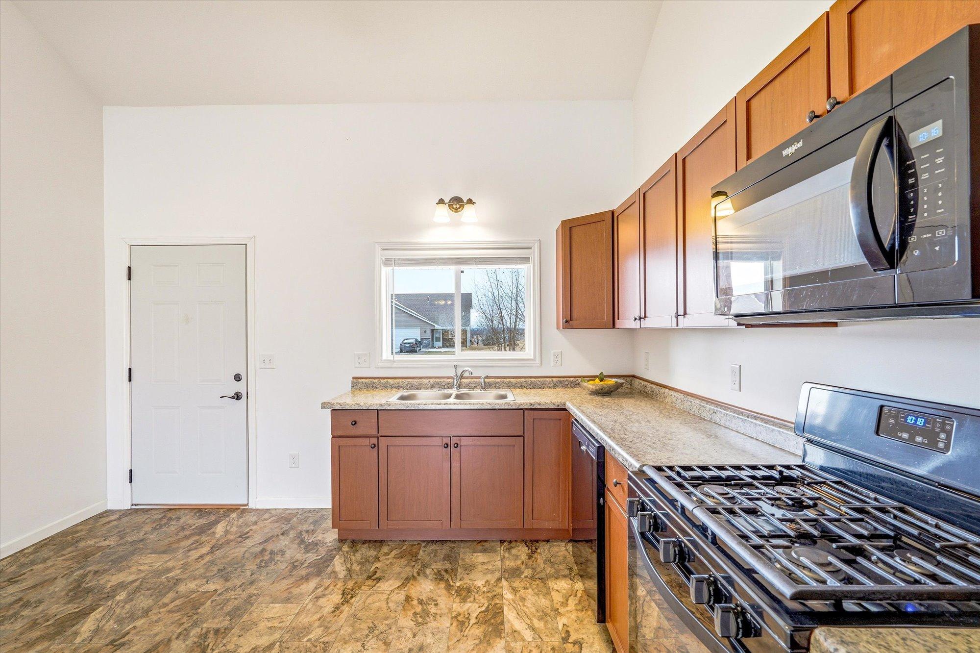 405 East Cheyenne Street Roberts, WI 54023 - Photo 9 of 36