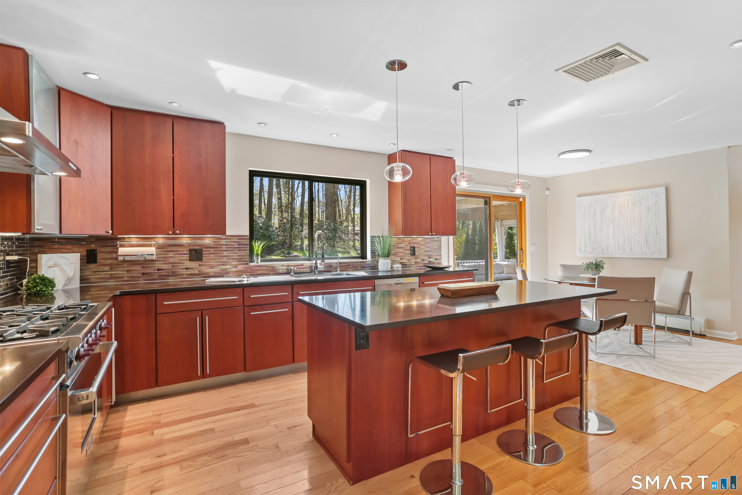 286 Strobel Road Trumbull, CT 06611 - Photo 12 of 39
