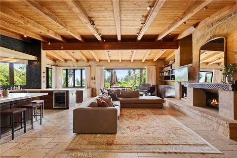 $4,695,000 | 27409 Pacific Coast Highway, Malibu, CA 90265