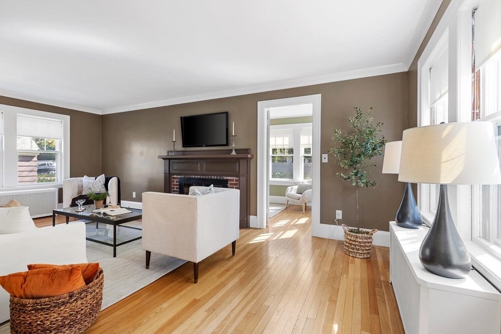 40 Sargent Road Winchester, MA 01890 - Photo 4 of 37