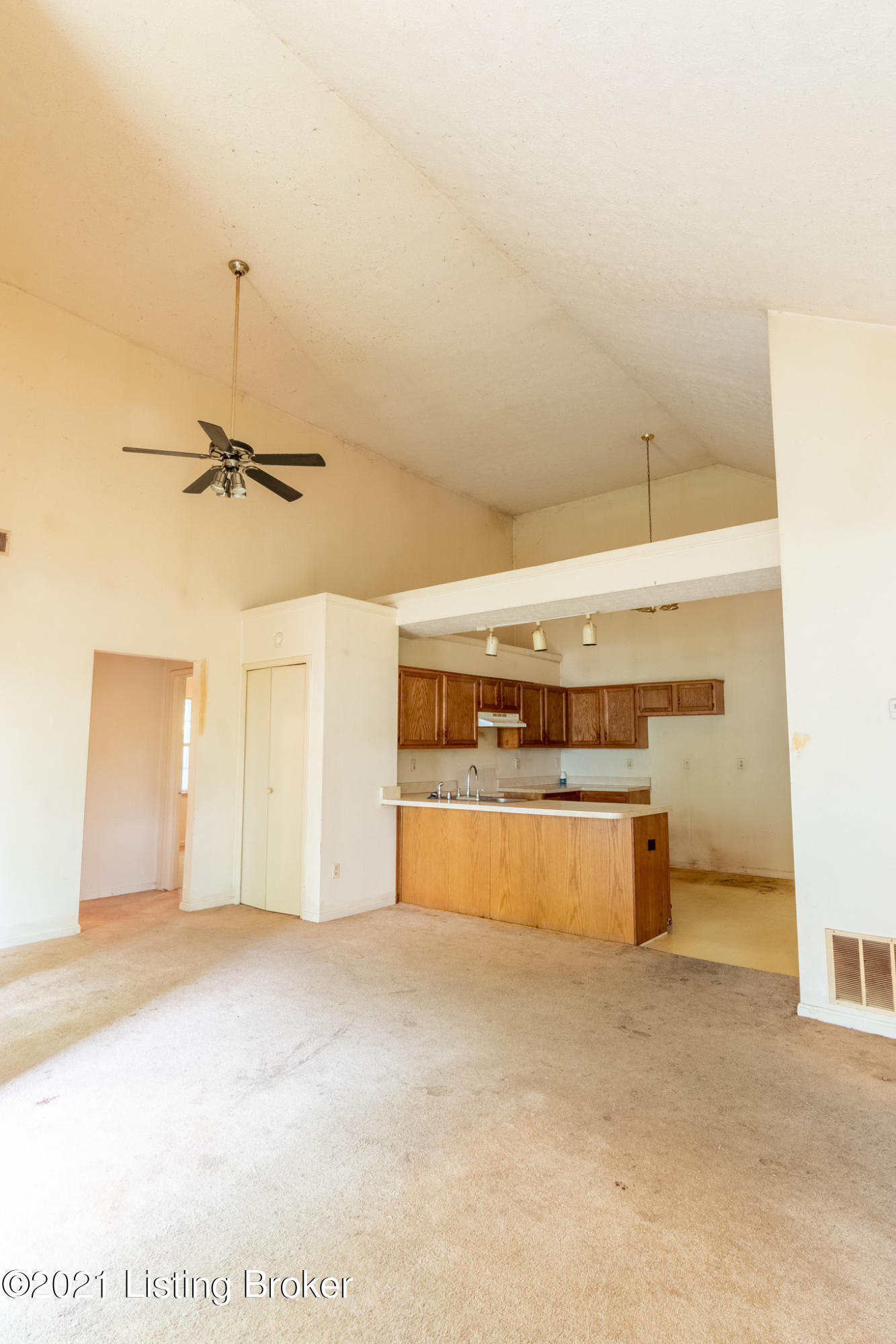 4610 Beechbrook Road Louisville, KY 40218 - Photo 5 of 21 4610 Beechbrook Rd