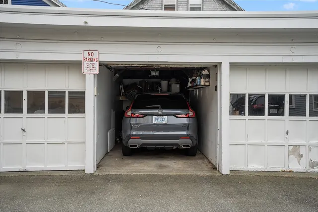 $2,700 | 35 Pelham Street, Unit PHE, Newport, RI 02840