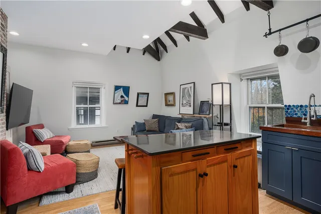 $2,700 | 35 Pelham Street, Unit PHE, Newport, RI 02840