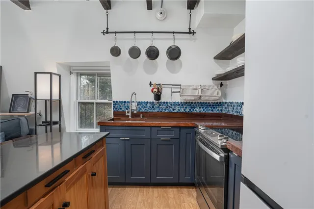 $2,700 | 35 Pelham Street, Unit PHE, Newport, RI 02840