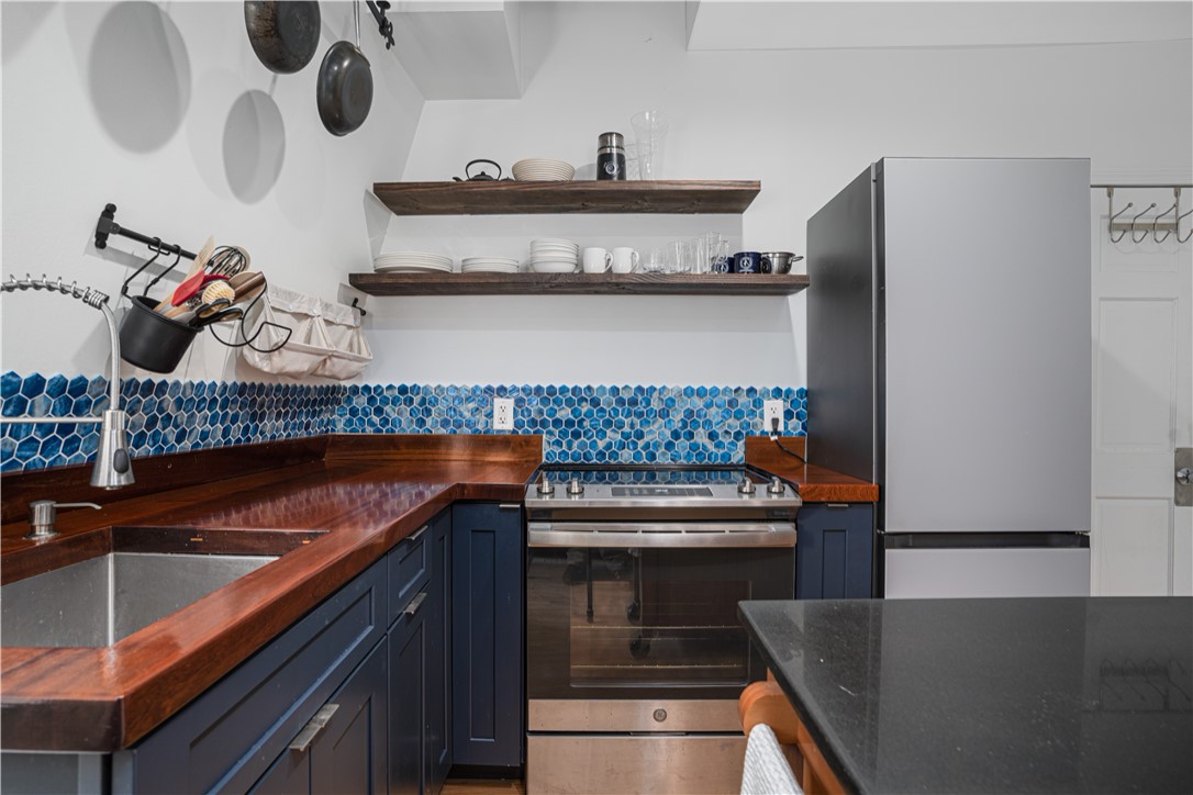 35 Pelham Street, Unit PHE Newport, RI 02840 - Photo 4 of 17