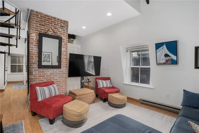 $2,700 | 35 Pelham Street, Unit PHE, Newport, RI 02840