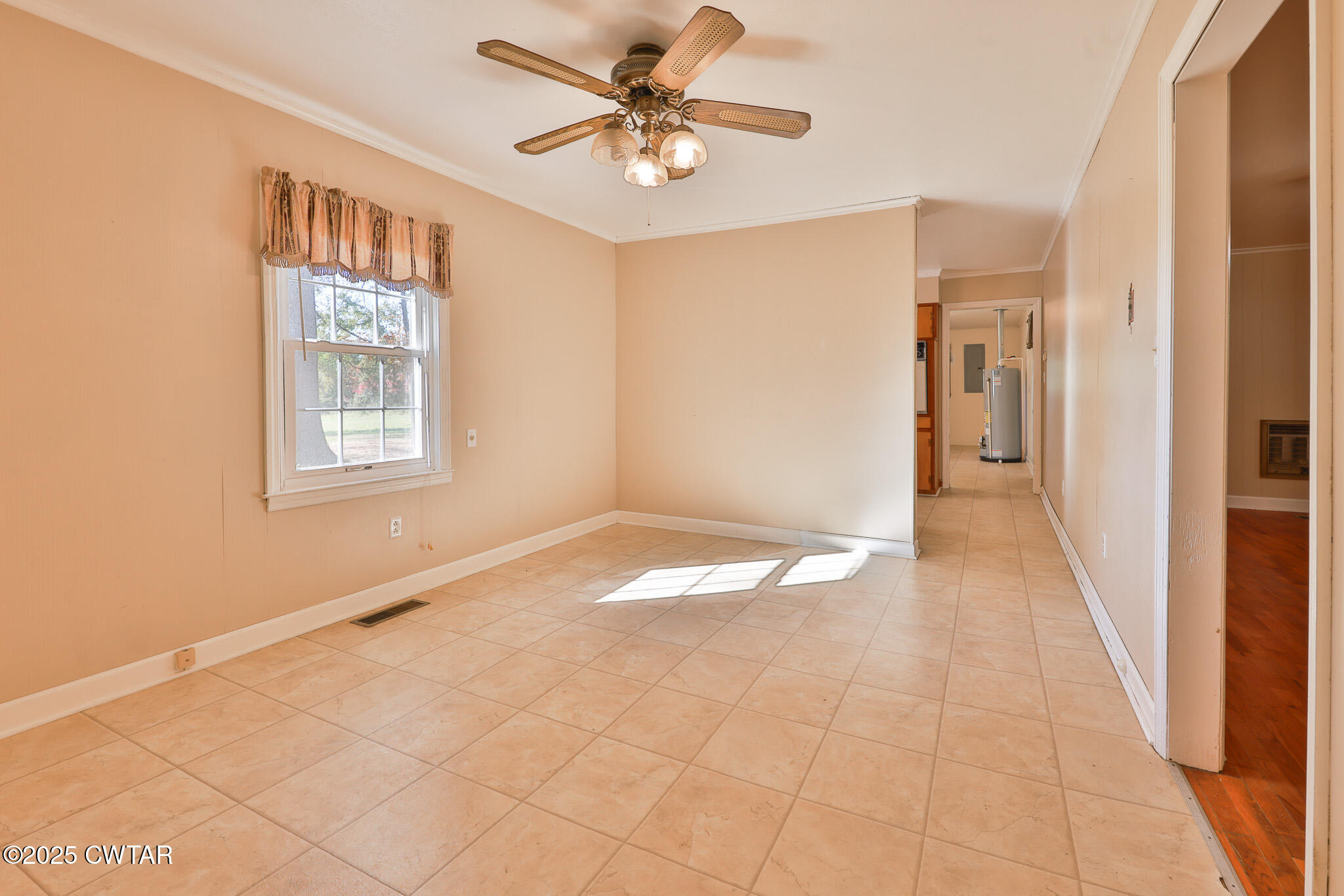 4030 Shades Bridge Road Greenfield, TN 38230 - Photo 4 of 27 a view of a livingroom with a workspace