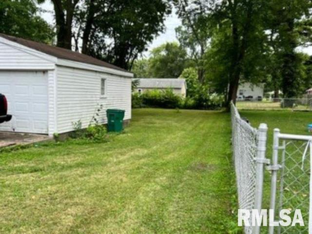 2238 East Stuart Street Springfield, IL 62703 - Photo 3 of 3