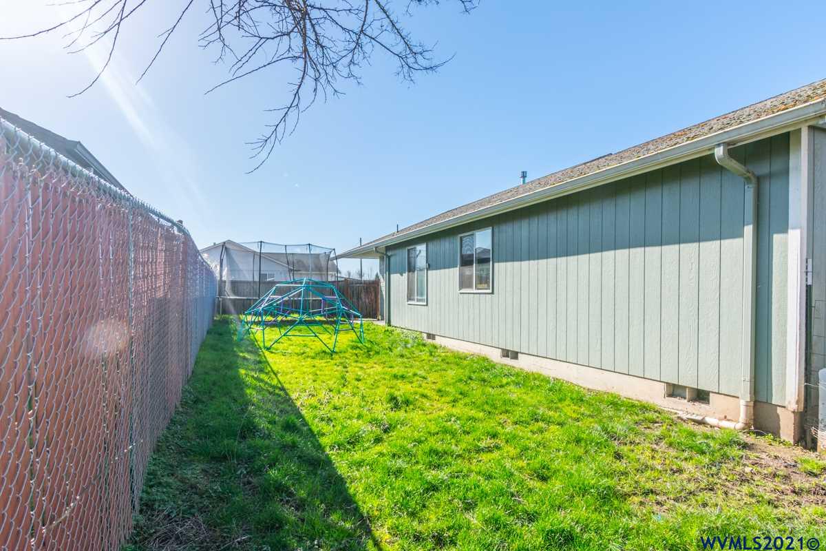 1033 B Loop Lebanon, OR 97355 - Photo 39 of 42
