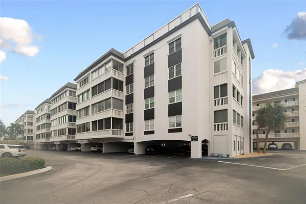 $285,000 | 139 Bluff View Drive, Unit 110, Belleair Bluffs, FL 33770