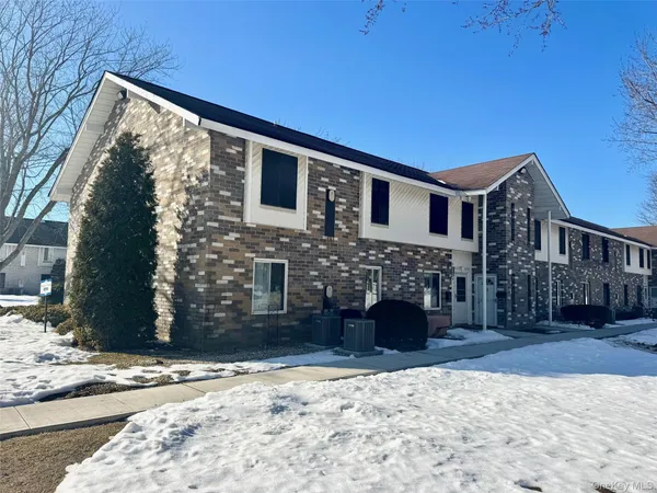 $229,990 | 1 Aspen Court, Unit 1, Coram, NY 11727
