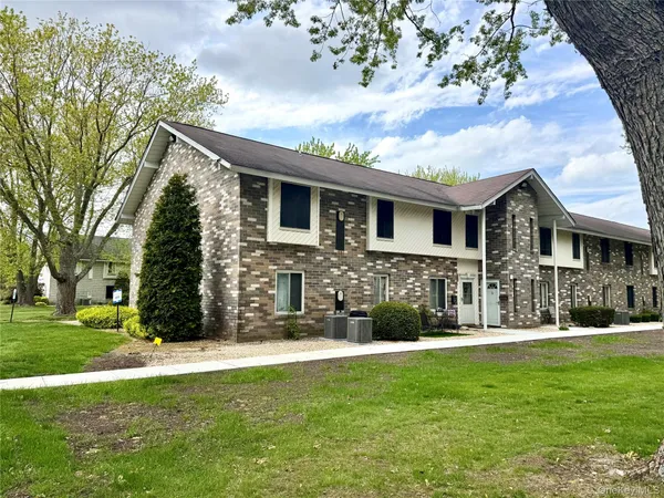 $229,990 | 1 Aspen Court, Unit 1, Coram, NY 11727