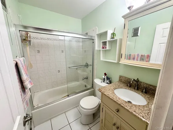 $229,990 | 1 Aspen Court, Unit 1, Coram, NY 11727