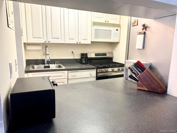 $229,990 | 1 Aspen Court, Unit 1, Coram, NY 11727