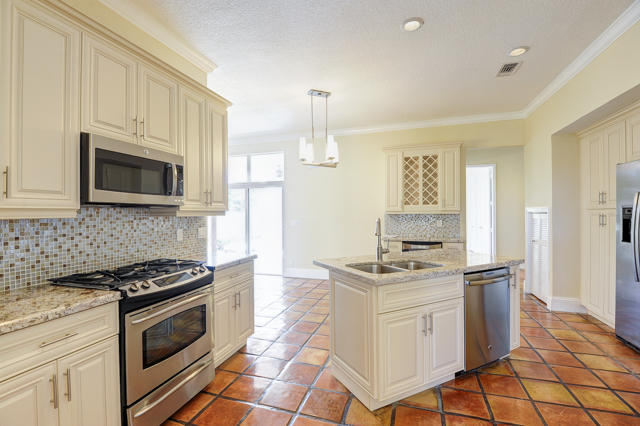 821 Lands End Road Lantana, FL 33462 - Photo 9 of 22 821 Lands End MLS Resize-10