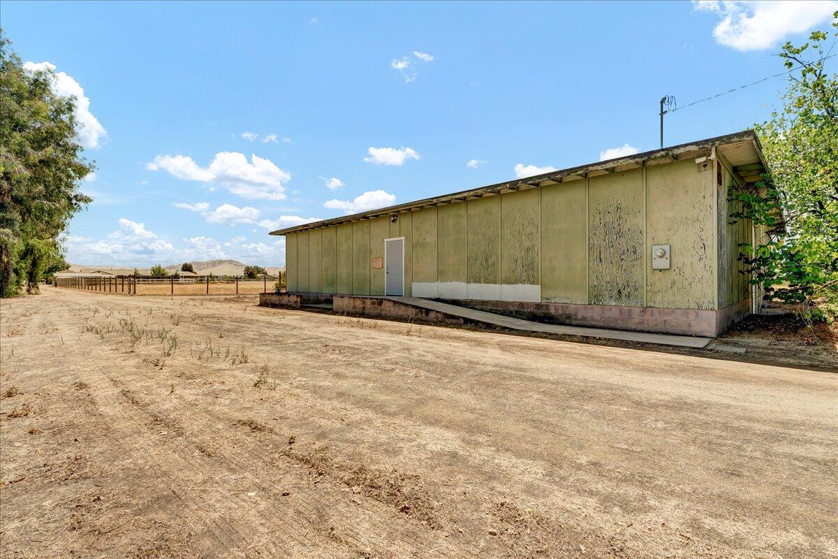 1635 North Elberta Road Exeter, CA 93221 - Photo 54 of 92 Side of house