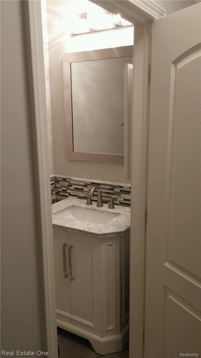 4050 Stoneleigh Road Bloomfield Hills, MI 48302 - Photo 19 of 25 PART_1447897827313_1118152006c.jpg
