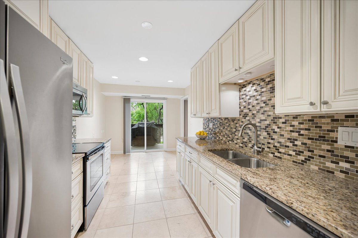1740 Mission Hills Road, Unit 112 Northbrook, IL 60062 - Photo 7 of 19