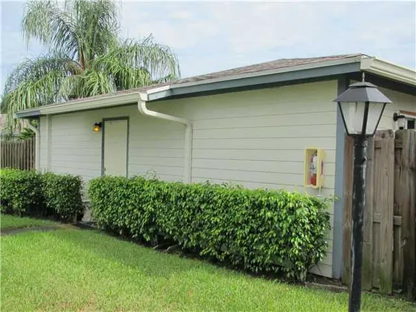 $1,500 | 1802 My Pl Lane, West Palm Beach, FL 33417