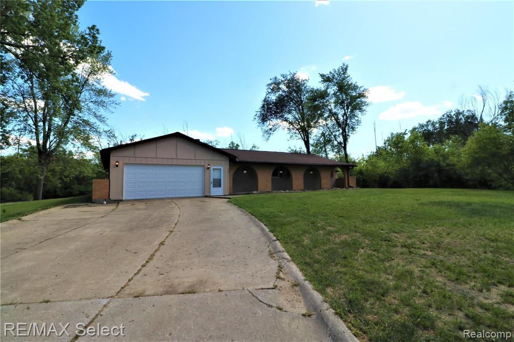 3231 West Hill Road Flint, MI 48507 - Photo 8 of 34