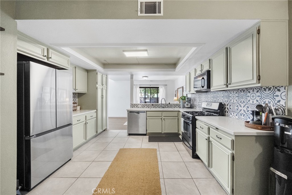 2172 Falcon Crest Drive Riverside, CA 92506 - Photo 9 of 22