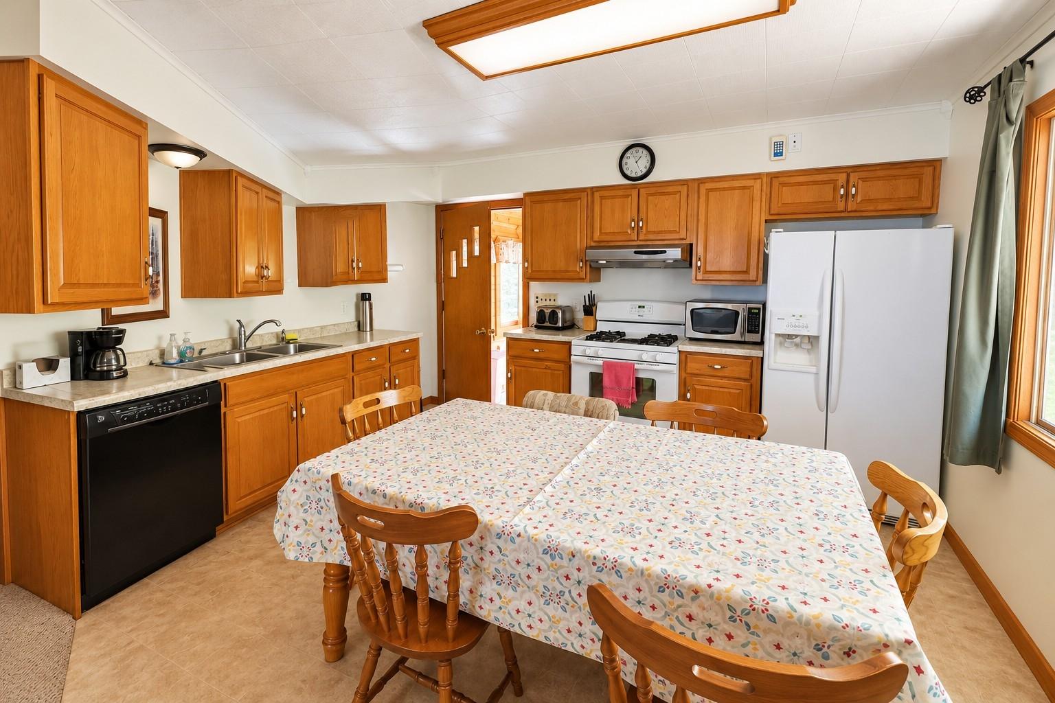 5094 Sand Lake Road Eagle River, WI 54521 - Photo 7 of 43 Gallery Image 7