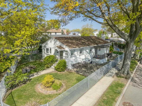 $1,295,000 | 157-59 19th Avenue | Whitestone