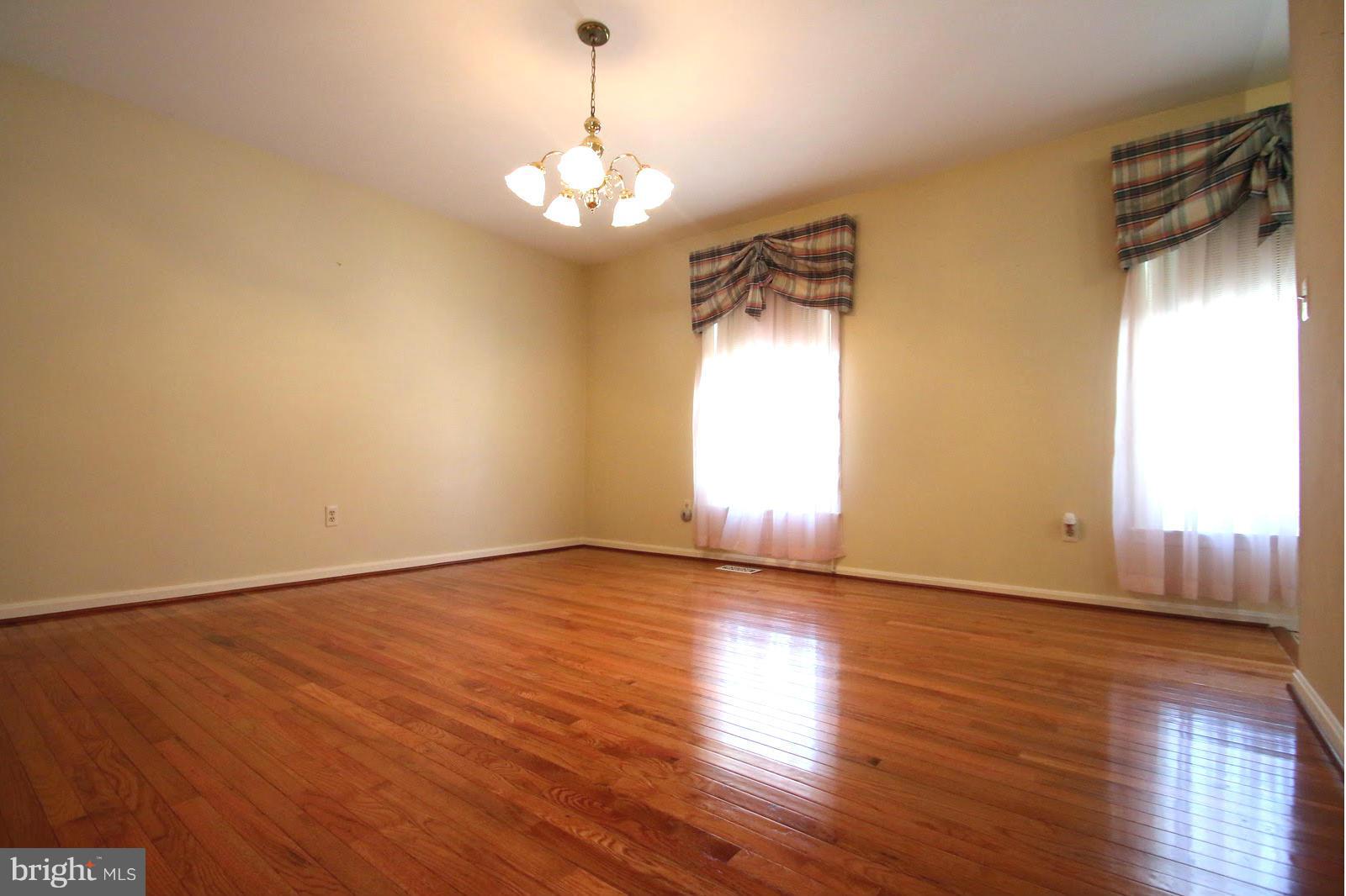 905 Wampler Road Baltimore, MD 21220 - Photo 18 of 30 Formal Dining Room