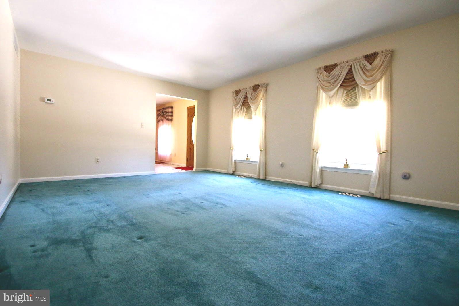 905 Wampler Road Baltimore, MD 21220 - Photo 20 of 30 Living Room