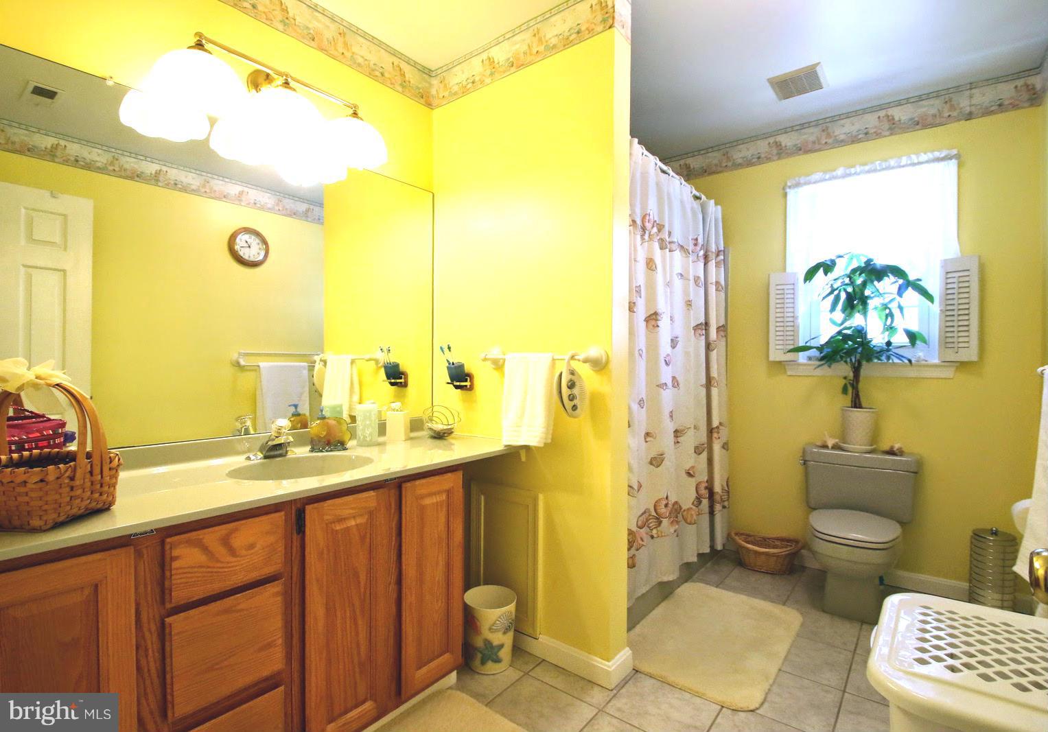 905 Wampler Road Baltimore, MD 21220 - Photo 28 of 30 2nd Floor Full Bathroom