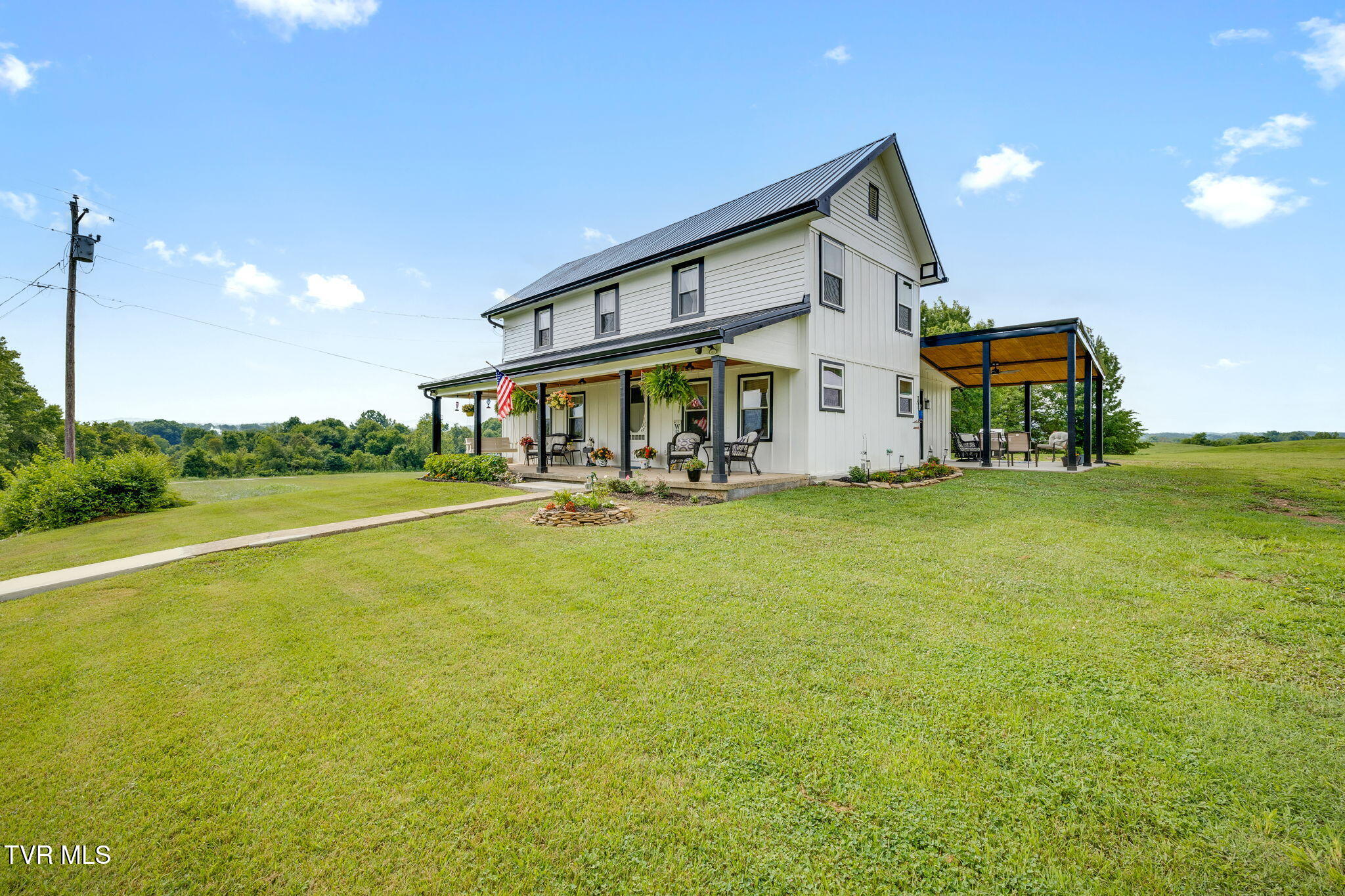 1655 Kenneytown Road Greeneville, TN 37745 - Photo 3 of 59 003