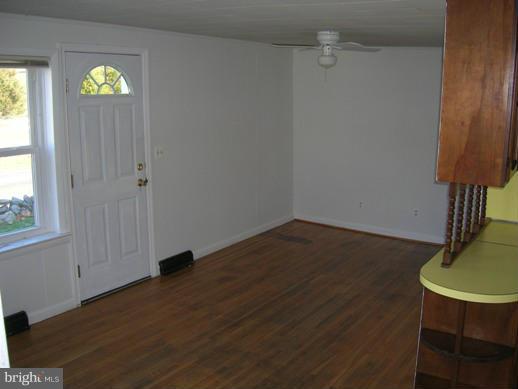 15915 Dellinger Road Williamsport, MD 21795 - Photo 11 of 17 Living Room