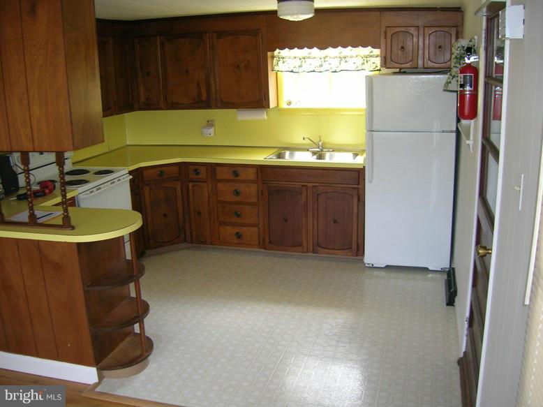 15915 Dellinger Road Williamsport, MD 21795 - Photo 3 of 17 Kitchen