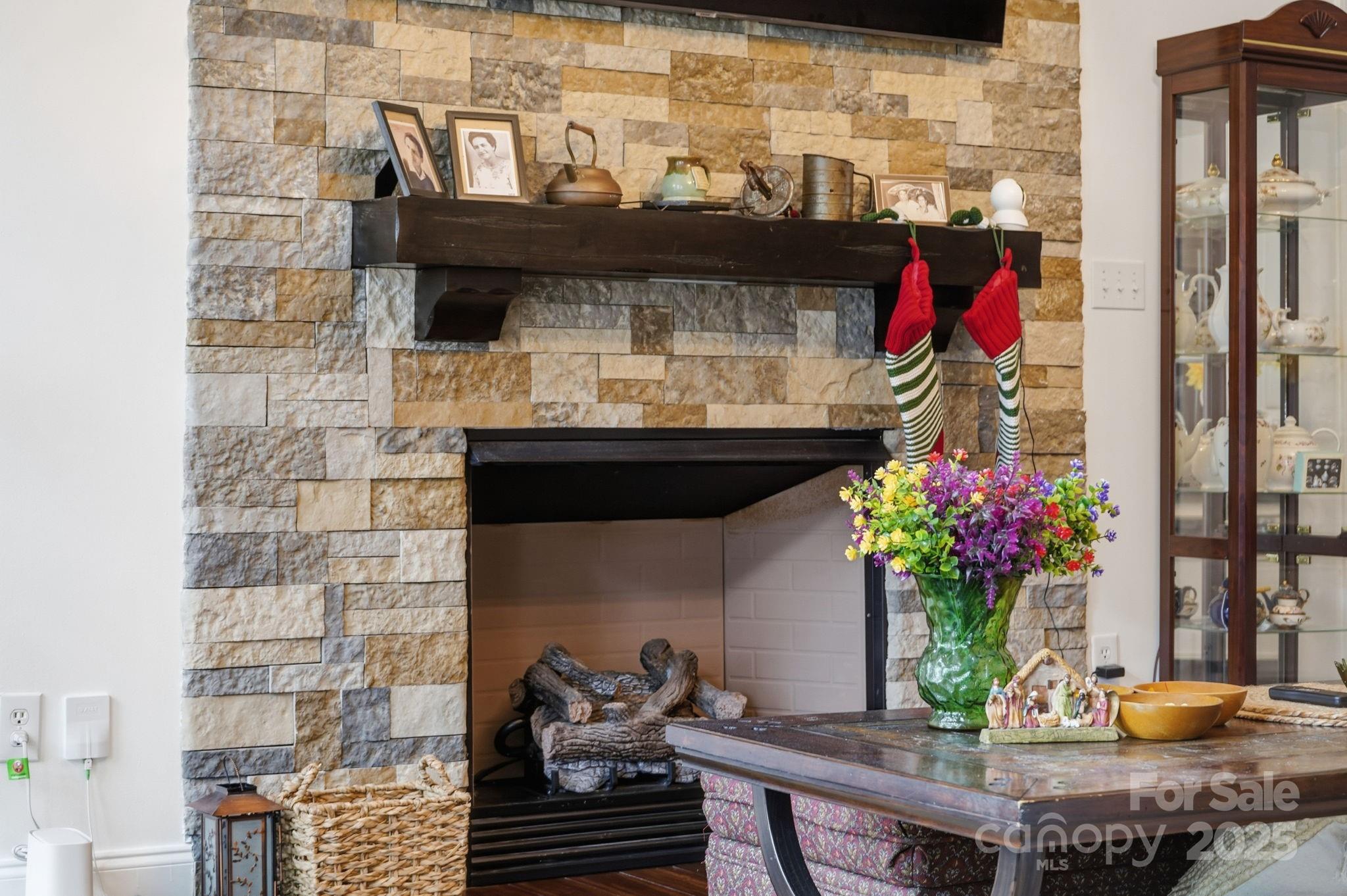 13512 Michael Lynn Road Charlotte, NC 28278 - Photo 14 of 36 a room with furniture and flowers