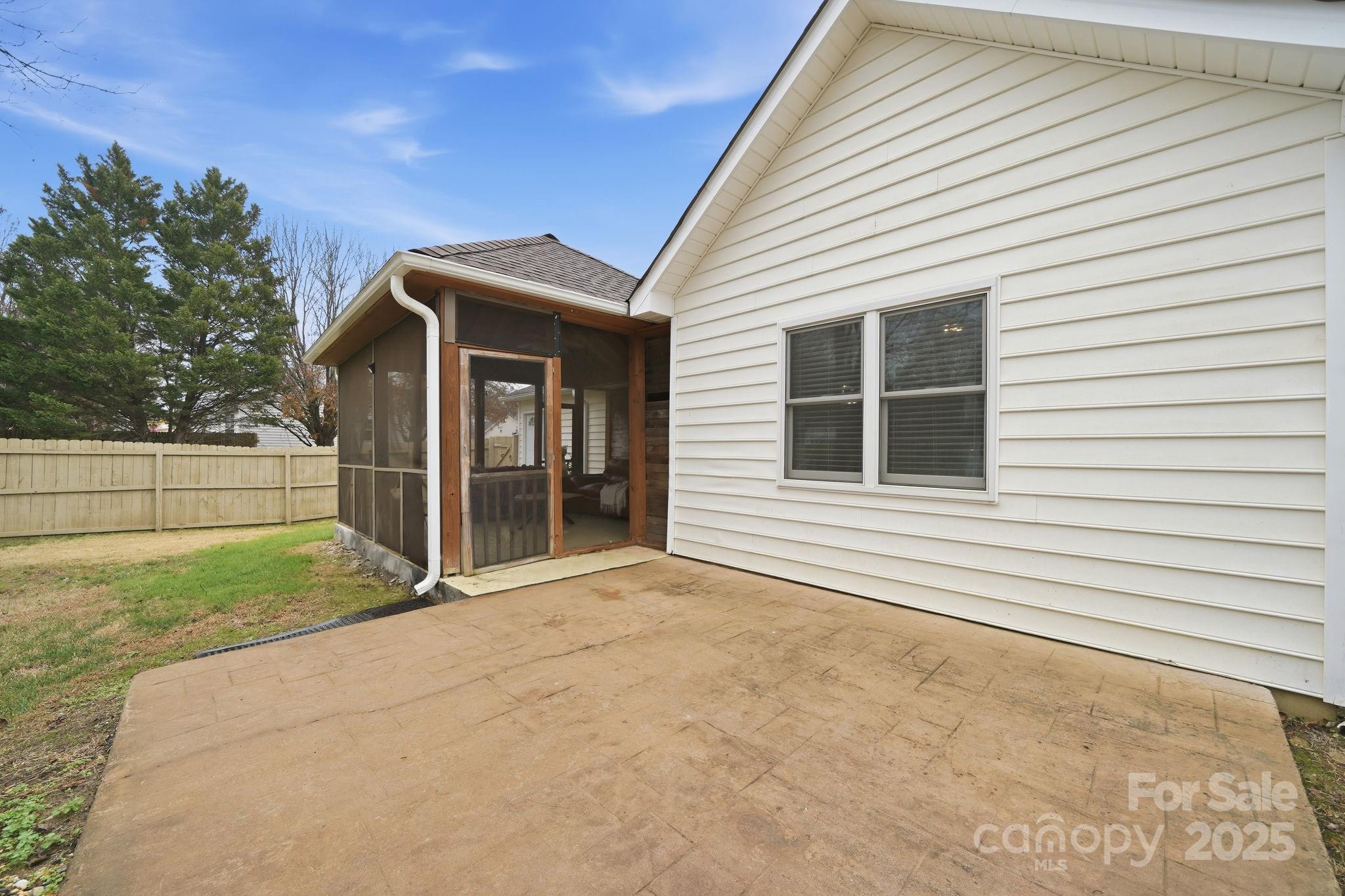 13512 Michael Lynn Road Charlotte, NC 28278 - Photo 31 of 36 a view of a house with a backyard